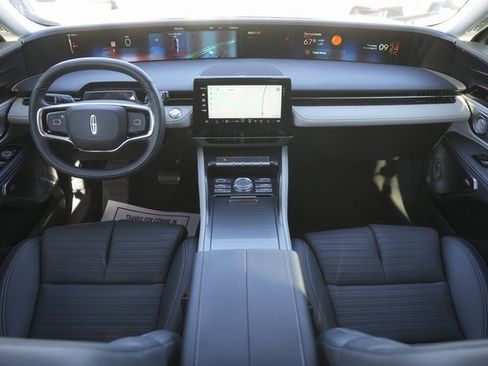 Used 2025 Lincoln Nautilus Reserve image 21