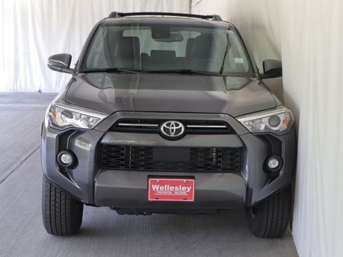 Used 2023 Toyota 4Runner SR5 Premium w/ Moonroof Package AWD/4WD image 6