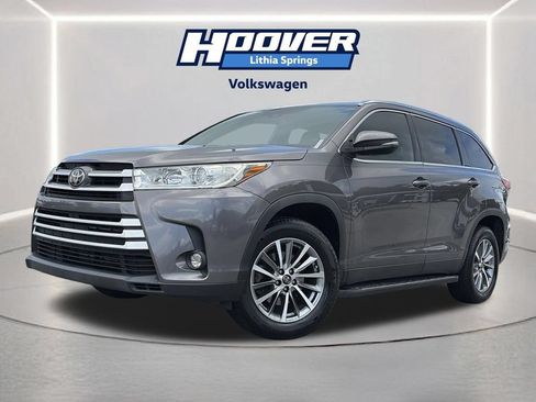 Used 2019 Toyota Highlander XLE FWD image 1