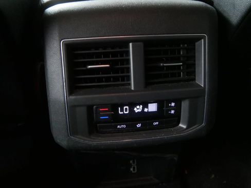 Used 2019 Volkswagen Atlas SE w/ Towing Package AWD/4WD image 17