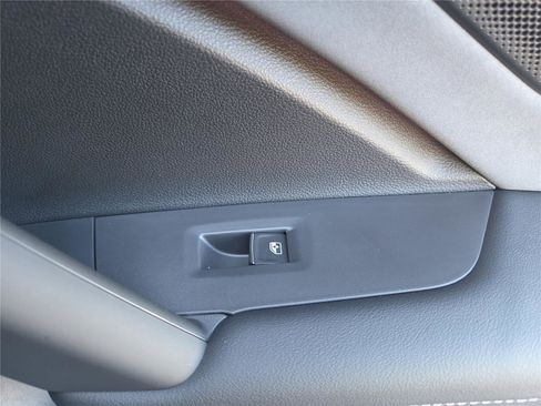 New 2025 Volkswagen Tiguan SE R-Line image 32