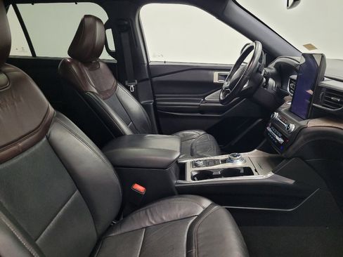 Used 2020 Ford Explorer Platinum w/ Premium Technology Package AWD/4WD image 21