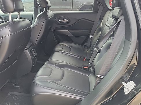 Certified 2019 Jeep Cherokee Limited AWD/4WD image 9