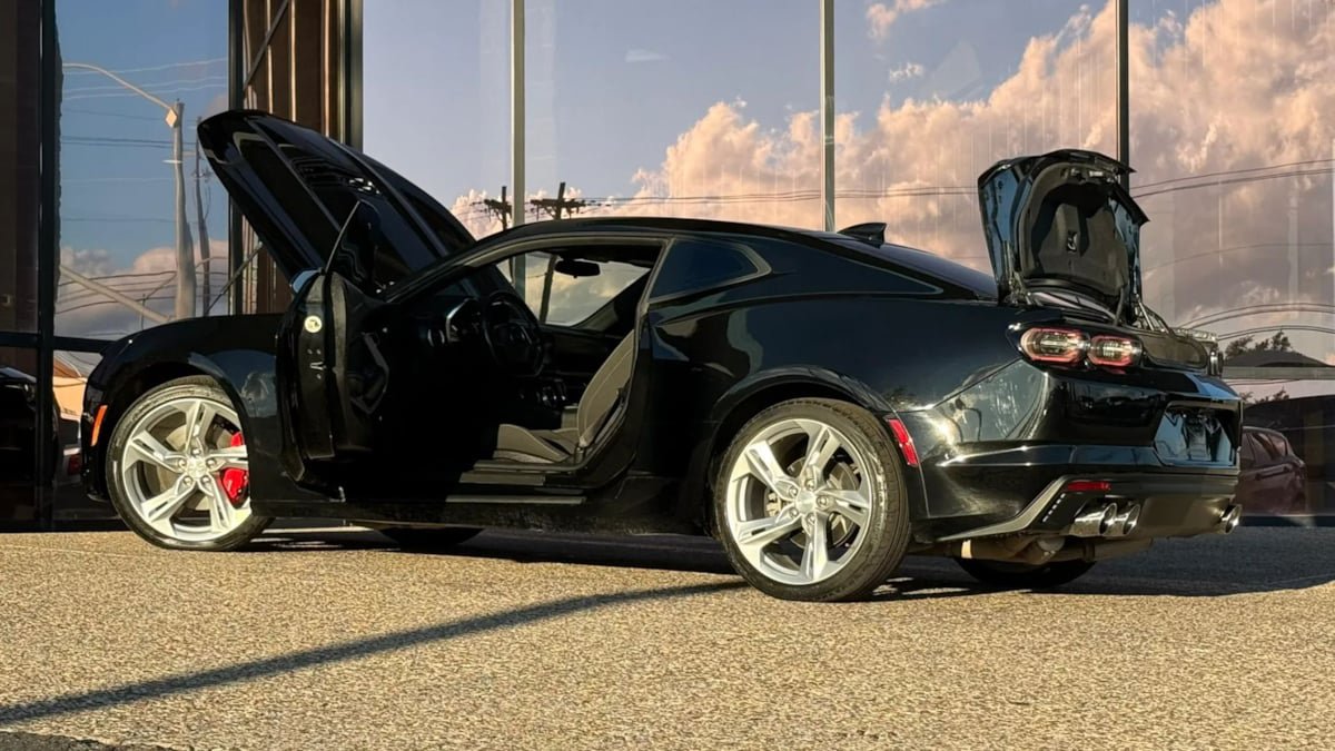 Used 2021 Chevrolet Camaro LT w/ RS Package RWD image 28