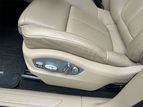 Used 2025 Porsche Macan image 6