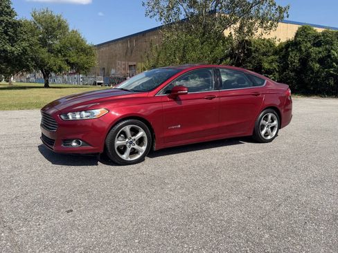 Used 2013 Ford Fusion SE FWD image 12