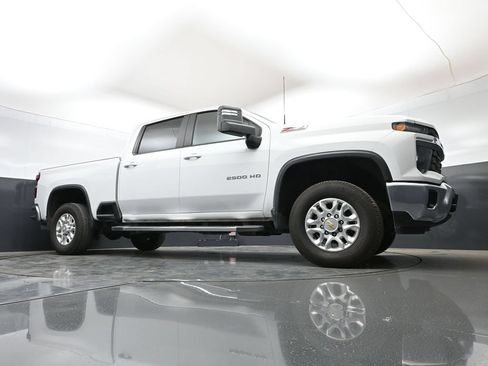 Used 2025 Chevrolet Silverado 2500 LT AWD/4WD image 45