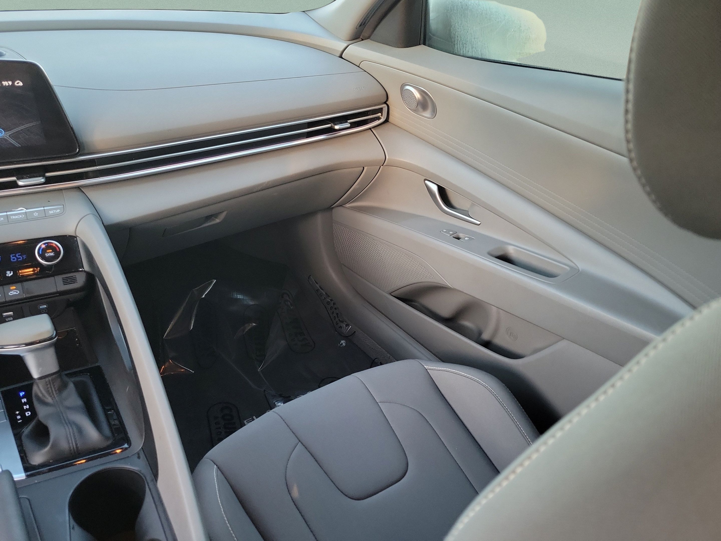 Used 2024 Hyundai Elantra SEL FWD image 11