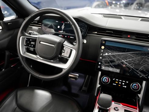 Used 2023 Land Rover Range Rover SE image 11