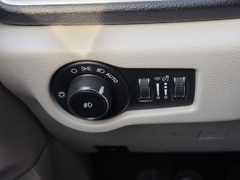 Used 2018 Chrysler Pacifica Limited image 11