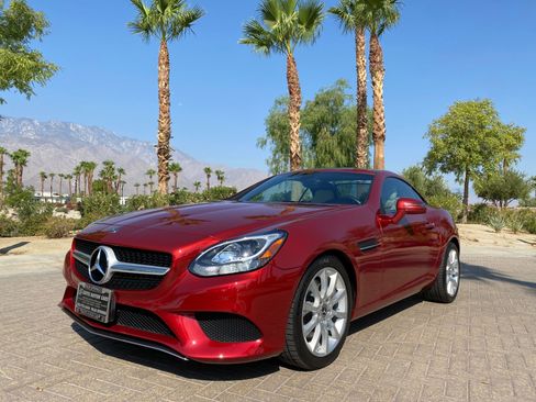 Used 2018 Mercedes-Benz SLC 300 image 2