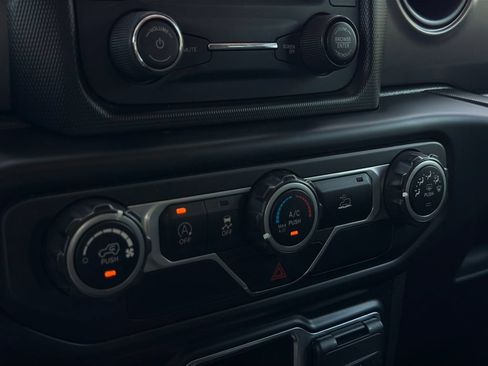 Used 2021 Jeep Wrangler Sport AWD/4WD image 9