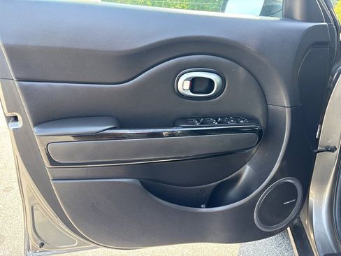 Used 2019 Kia Soul + w/ Audio Package FWD image 10