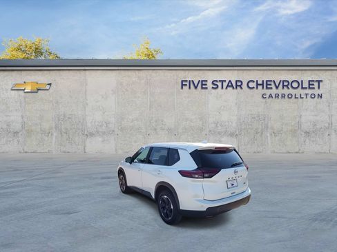 Used 2024 Nissan Rogue SV FWD image 7