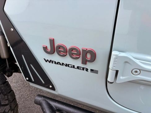 Used 2023 Jeep Wrangler Rubicon w/ Steel Bumper Group AWD/4WD image 14