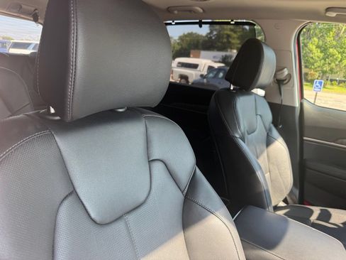 Used 2024 Kia Telluride EX w/ EX Captain's Chair Package FWD image 22