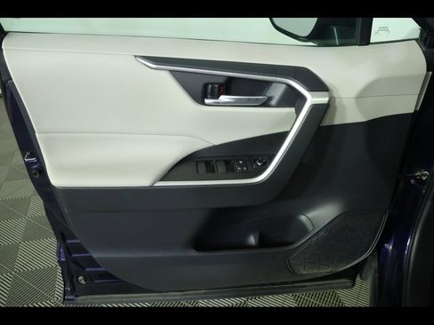 Used 2021 Toyota RAV4 XLE image 18