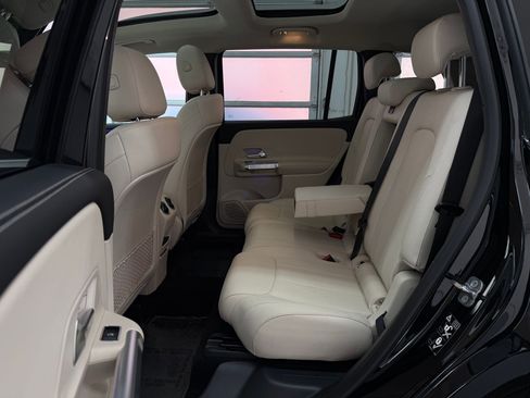 Used 2023 Mercedes-Benz GLB 250 image 12