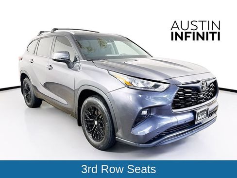 Used 2023 Toyota Highlander XLE FWD image 1