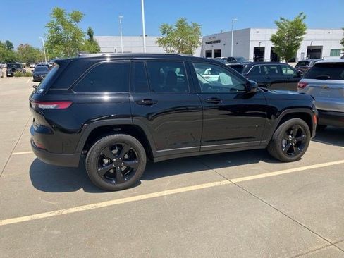 Certified 2023 Jeep Grand Cherokee Limited w/ Black Appearance Package AWD/4WD image 2