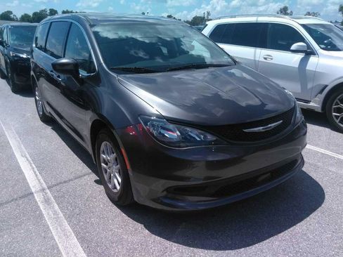 Used 2022 Chrysler Voyager LX FWD image 1