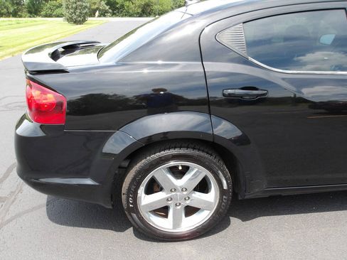 Used 2013 Dodge Avenger SXT FWD image 28
