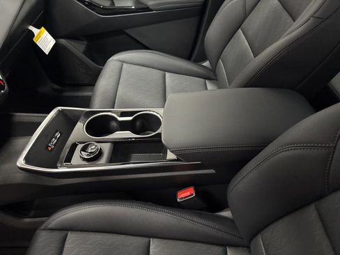 New 2026 Chevrolet Equinox LT w/ Convenience Package II AWD/4WD image 14