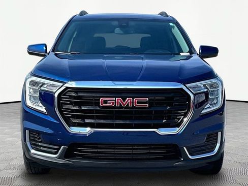 Used 2022 GMC Terrain SLE w/ Driver Convenience Package FWD image 2