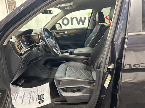 Used 2025 Volkswagen Atlas SE AWD/4WD image 23
