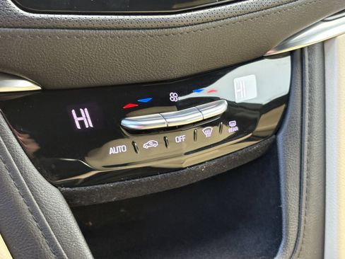 Used 2018 Cadillac XT5 FWD image 22