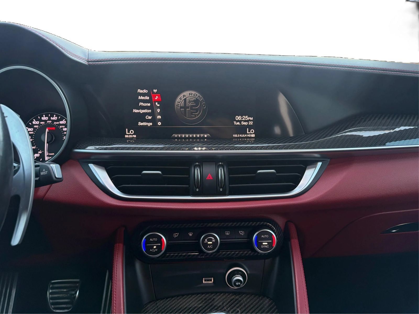 Used 2018 Alfa Romeo Stelvio Quadrifoglio w/ Driver Assist Dynamic Package AWD/4WD image 14