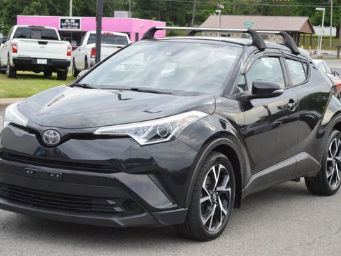 Used 2018 Toyota C-HR XLE FWD image 1