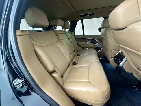 Certified 2025 Land Rover Range Rover SE AWD/4WD image 28