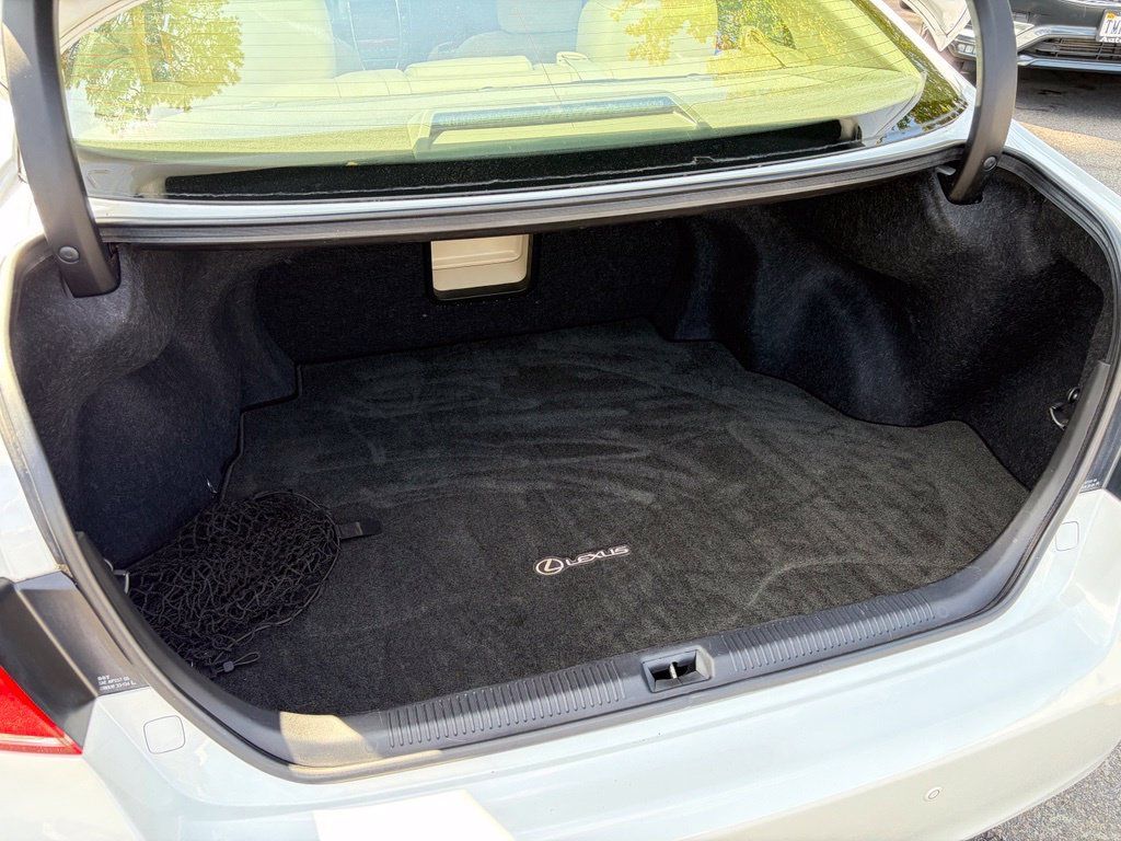 Used 2011 Lexus ES 350 w/ Preferred Accessory Package FWD image 39