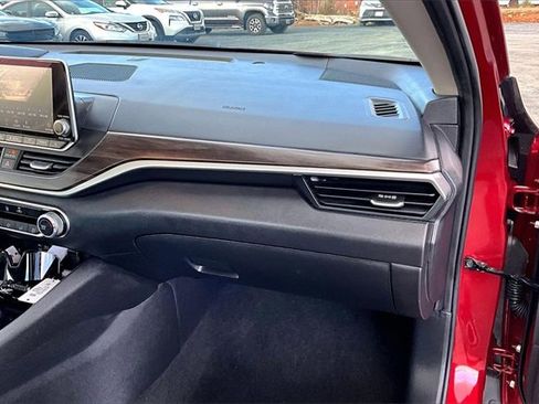 Used 2024 Nissan Altima 2.5 SV image 23