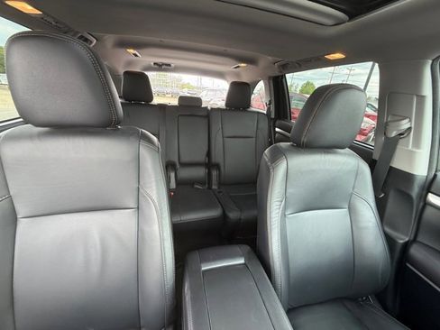 Certified 2017 Toyota Highlander XLE w/ Protection Package #3 AWD/4WD image 27