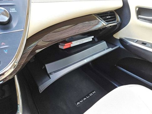 Used 2013 Toyota Avalon Limited image 22