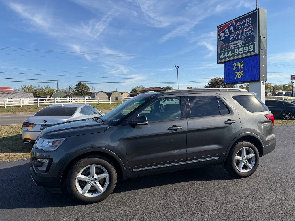 Used 2016 Ford Explorer XLT w/ Equipment Group 202A AWD/4WD image 6