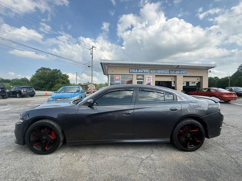 Used 2017 Dodge Charger R/T RWD image 2