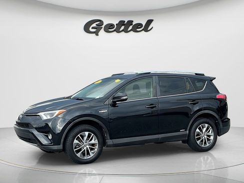 Used 2017 Toyota RAV4 XLE AWD/4WD image 1