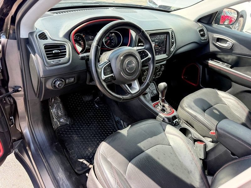Used 2018 Jeep Compass Trailhawk w/ Leather Interior Group AWD/4WD image 12