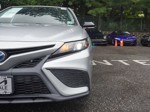 Used 2022 Toyota Camry SE w/ Convenience Package FWD image 12