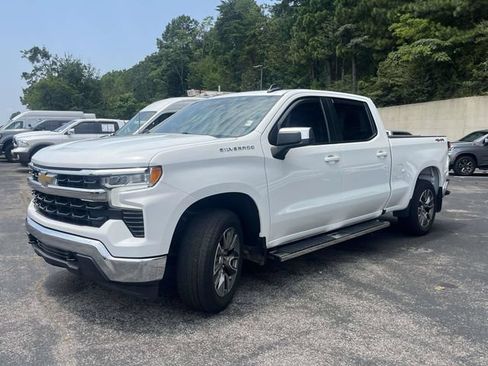 Used 2022 Chevrolet Silverado 1500 LT AWD/4WD image 8