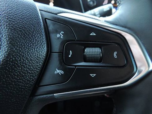 Used 2025 Chevrolet Trax LT w/ LT Convenience Package image 30