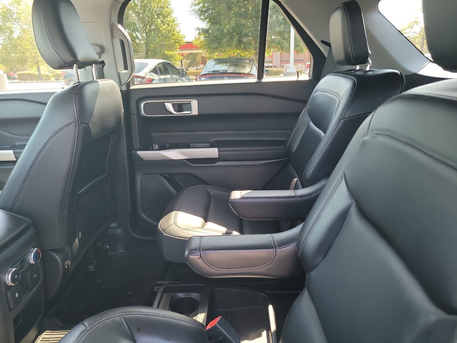 Used 2021 Ford Explorer XLT w/ Equipment Group 202A RWD image 23