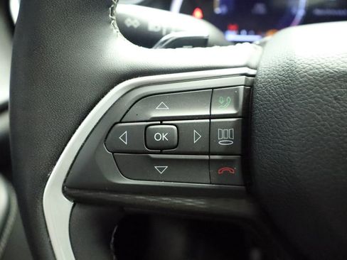 Used 2023 Jeep Grand Cherokee L Laredo image 36