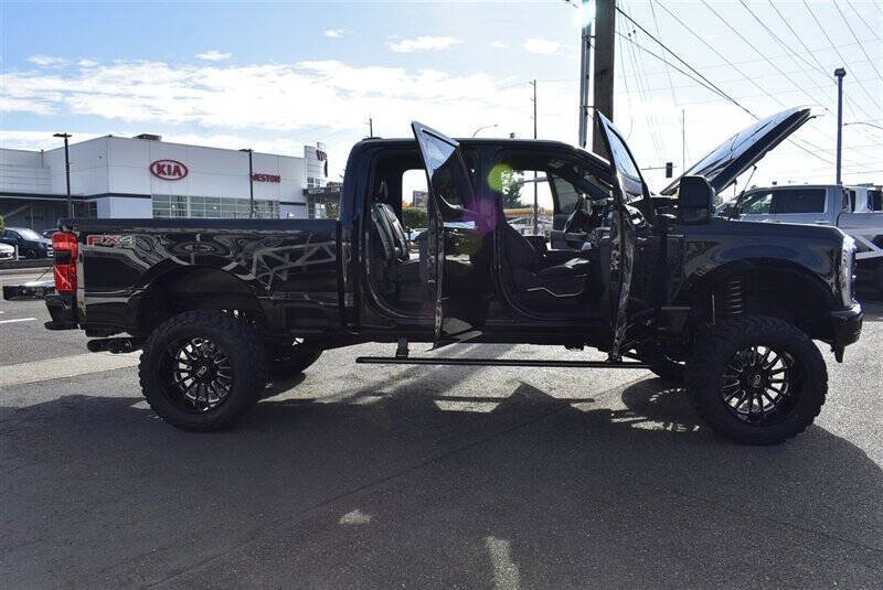 Used 2025 Ford F250 Platinum AWD/4WD image 32