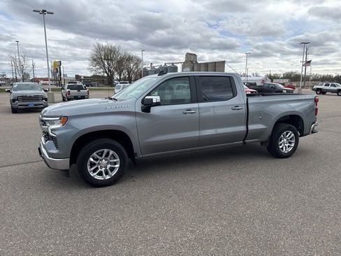 Used 2023 Chevrolet Silverado 1500 LT w/ Leather Package AWD/4WD image 3