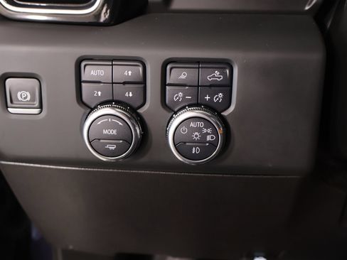 Used 2025 GMC Sierra 2500 Denali Ultimate AWD/4WD image 9