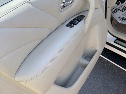 Used 2016 INFINITI QX80 4WD w/ Deluxe Technology Package image 12